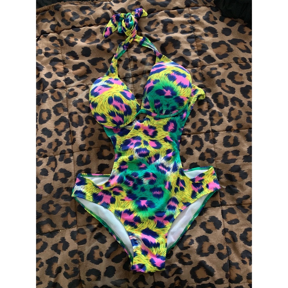 Multi color swimwear